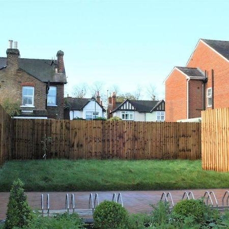 Marvellous New Build 2 Bed Flat - 1 Ophelia Court Epsom Exterior foto