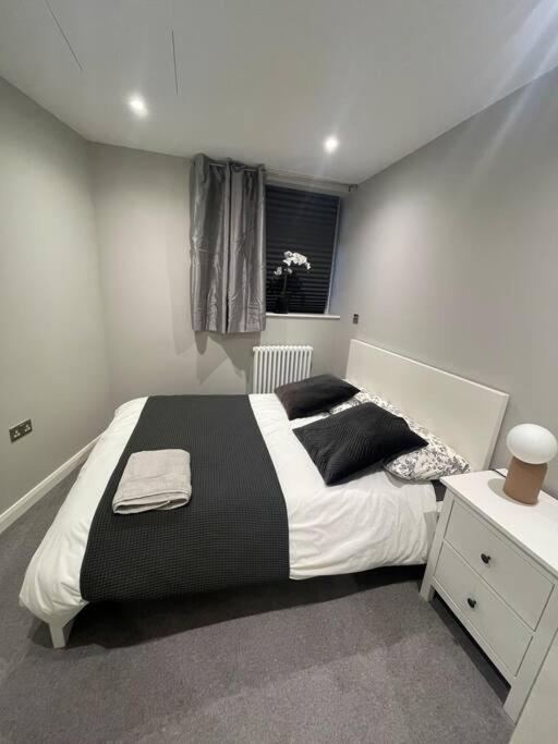 Marvellous New Build 2 Bed Flat - 1 Ophelia Court Epsom Exterior foto