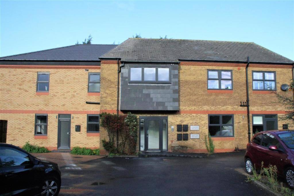 Marvellous New Build 2 Bed Flat - 1 Ophelia Court Epsom Exterior foto